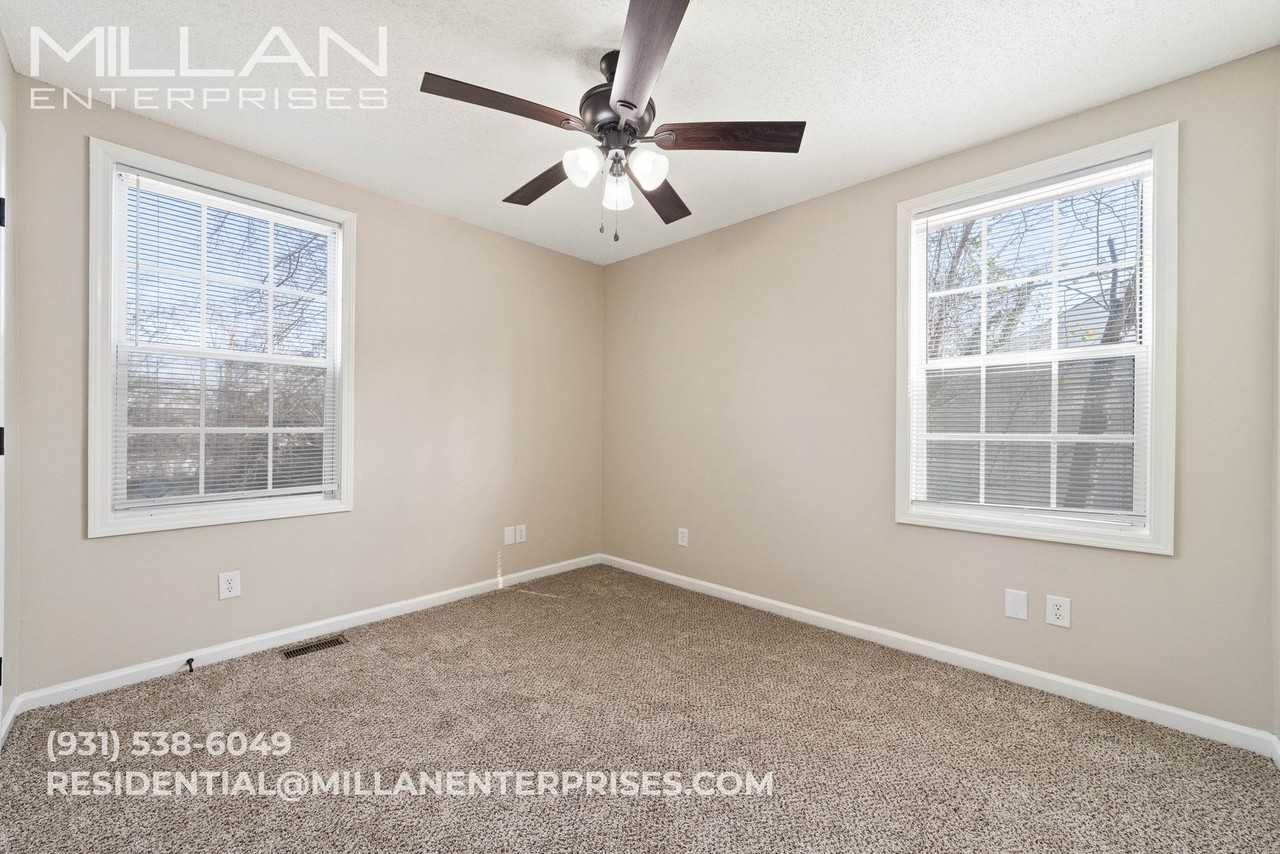 1215 Greenfield Dr - Photo 5 of 18