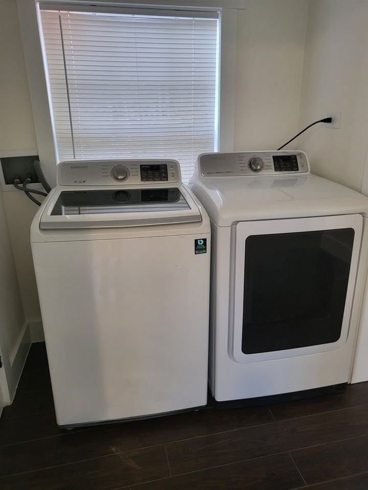 427 Floyd Ave - Photo 3 of 35