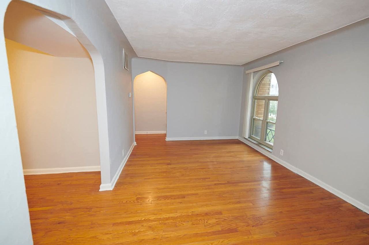 5823 Lindenwood Ave - Photo 3 of 8