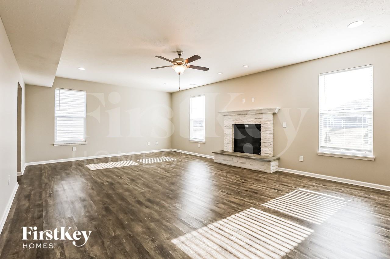 8959 Hemingway Dr - Photo 2 of 19