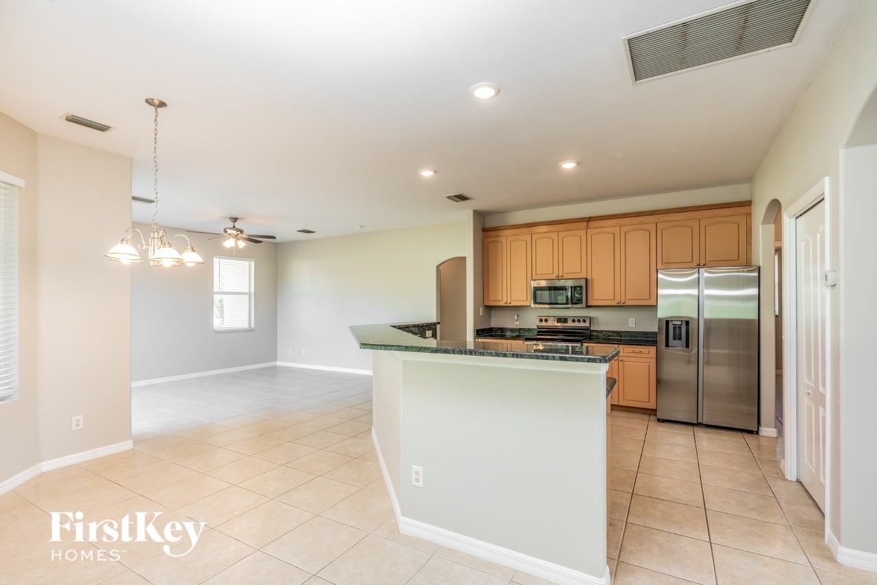 2081 Nuremberg Blvd - Photo 5 of 15