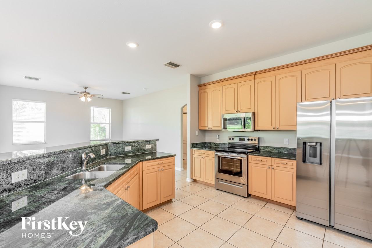 2081 Nuremberg Blvd - Photo 6 of 15