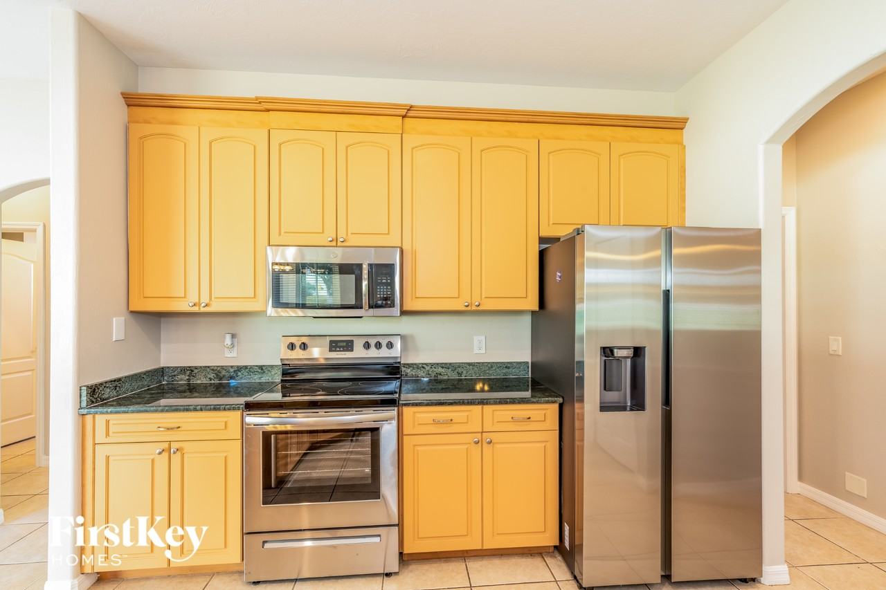 2081 Nuremberg Blvd - Photo 7 of 15