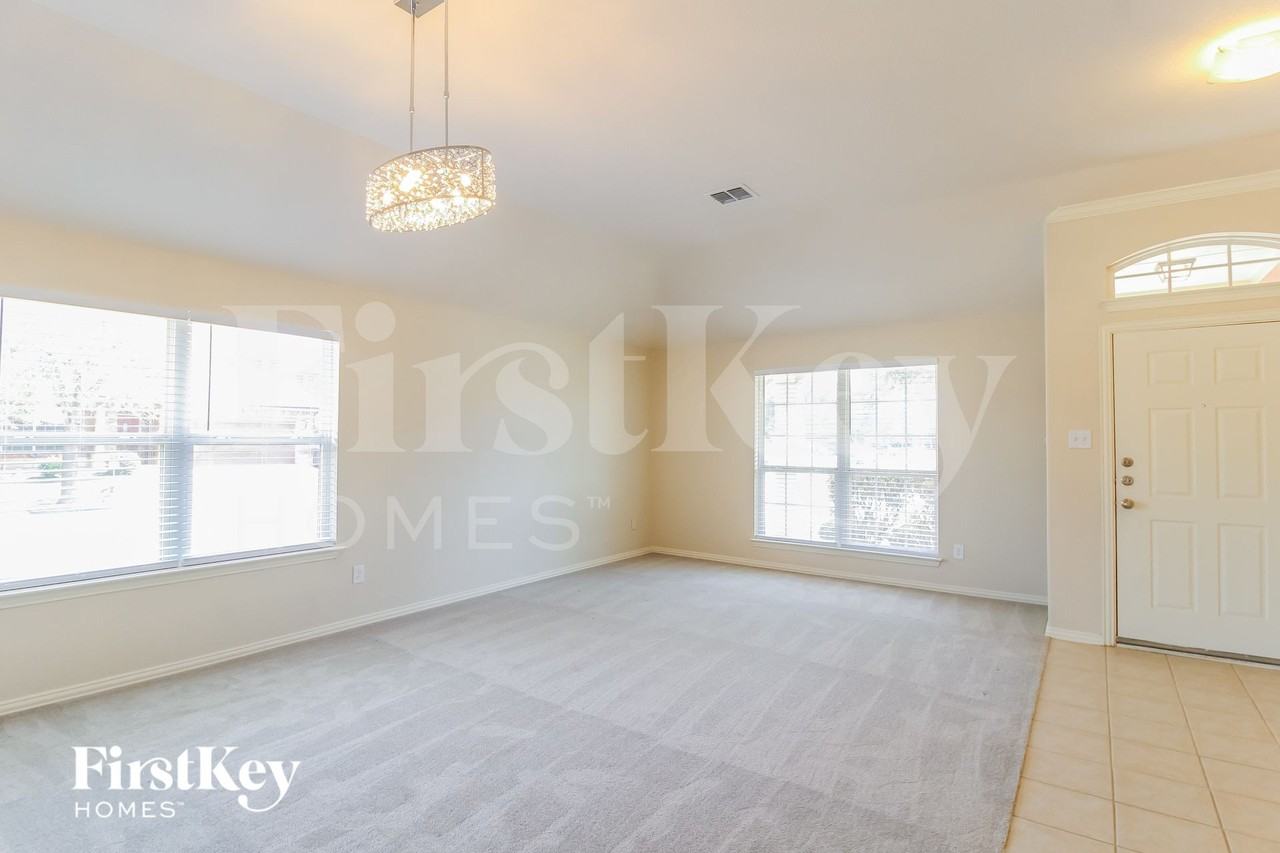 2865 Evening Mist Dr - Photo 4 of 15