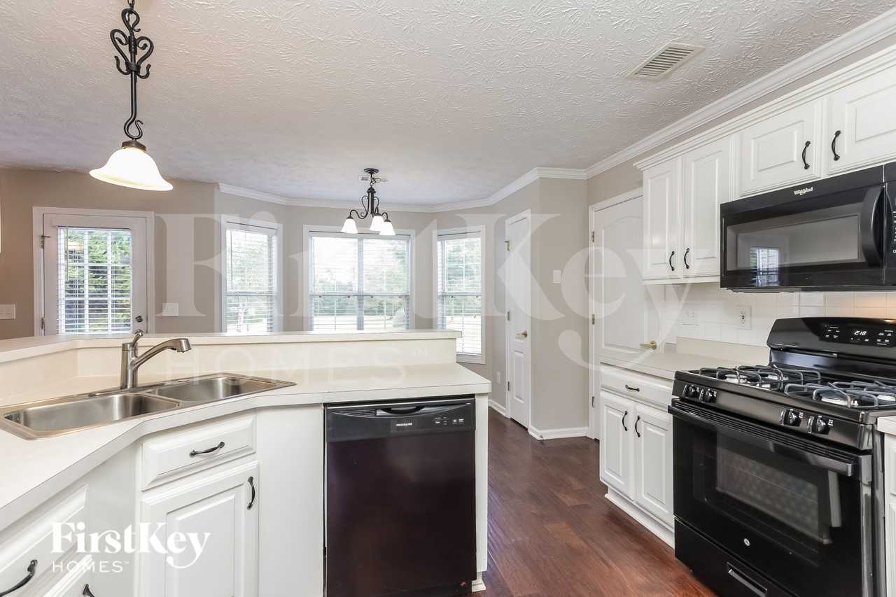 112 Wyckliffe Dr - Photo 6 of 16