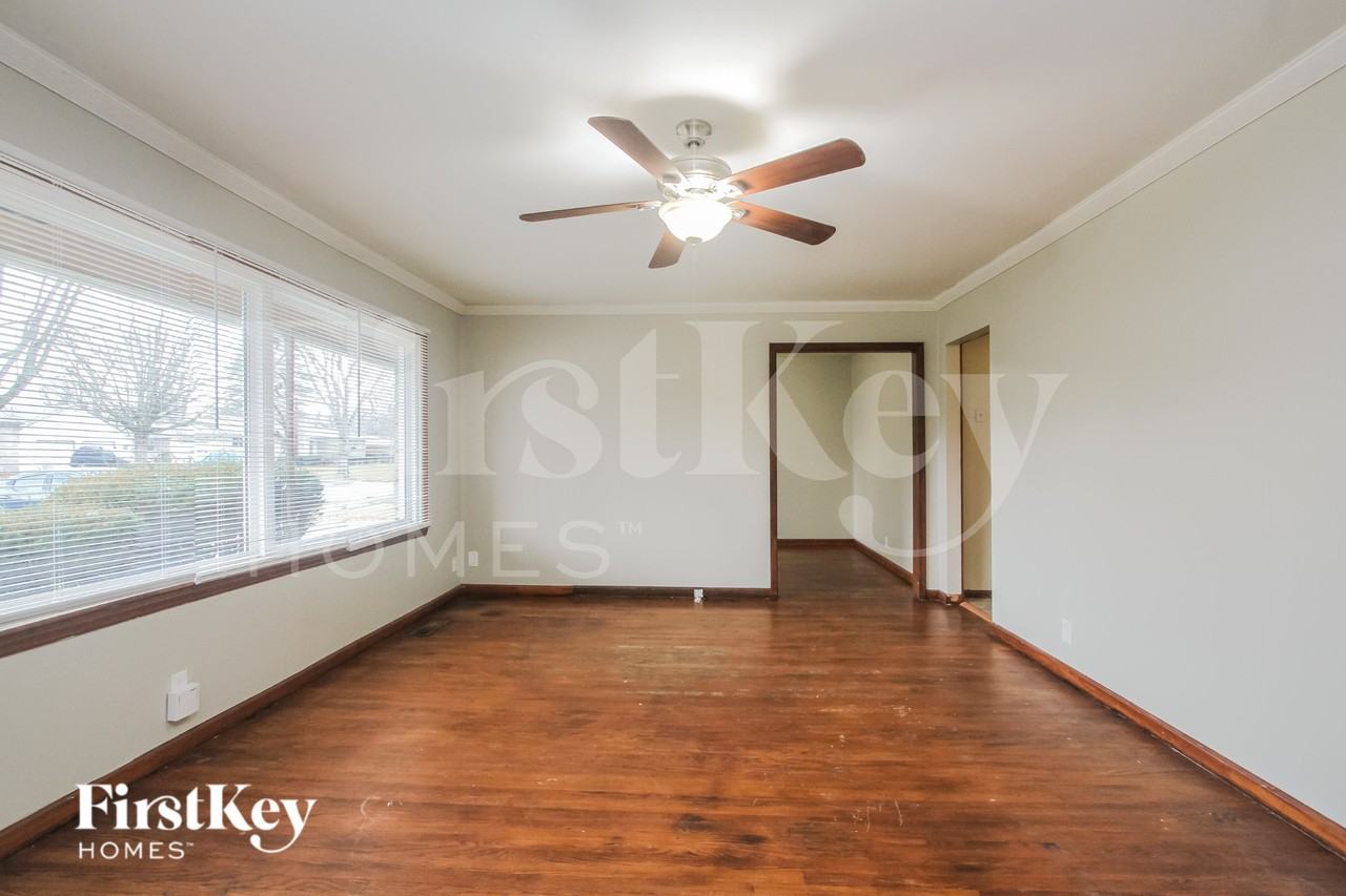 311 N Boehning St - Photo 2 of 16