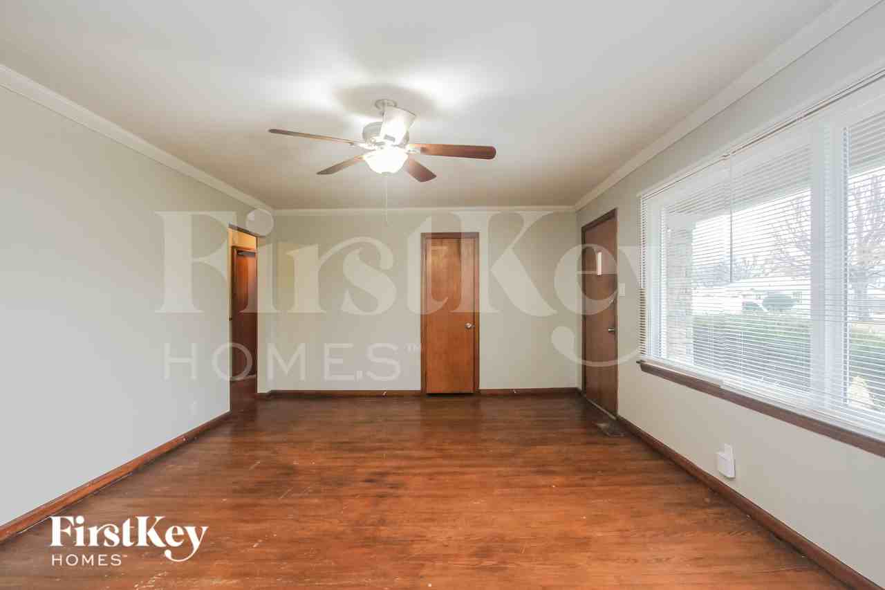 311 N Boehning St - Photo 3 of 16