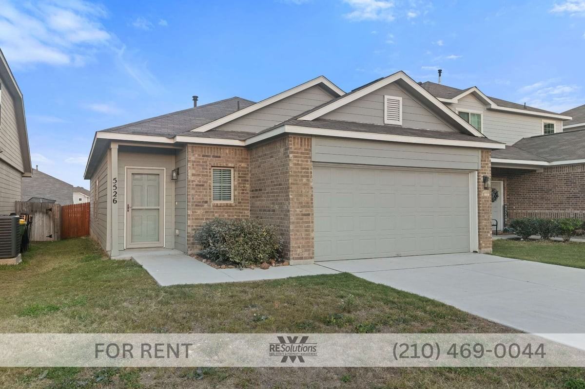 5526 Daniel Way - Photo 2 of 13