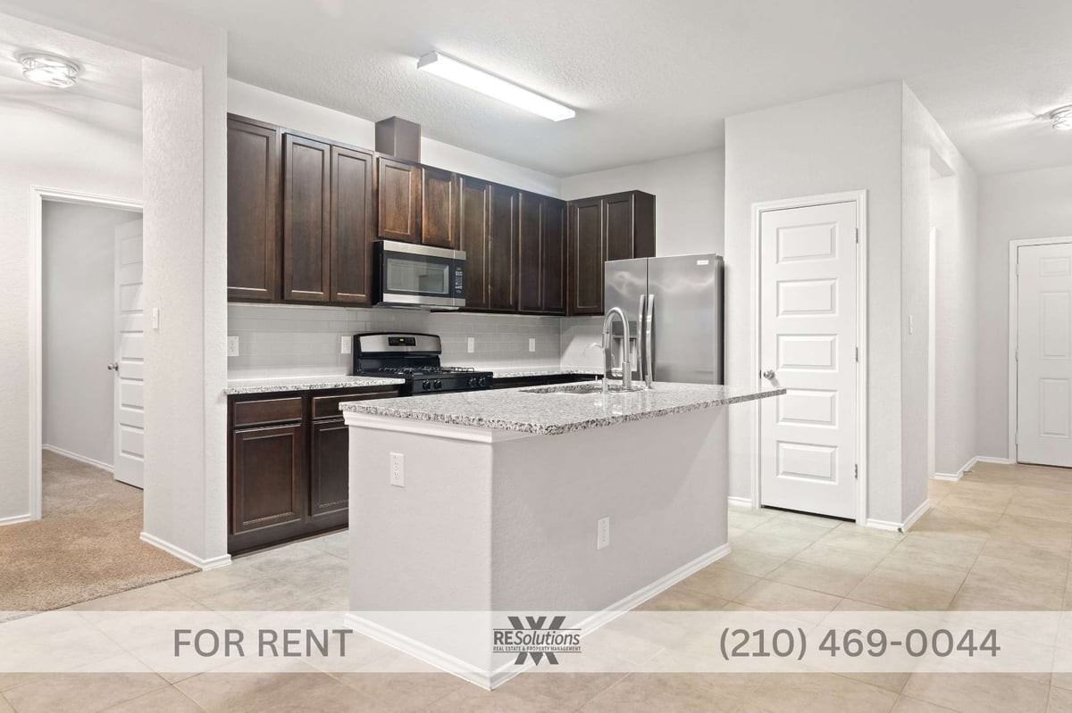 5526 Daniel Way - Photo 5 of 13