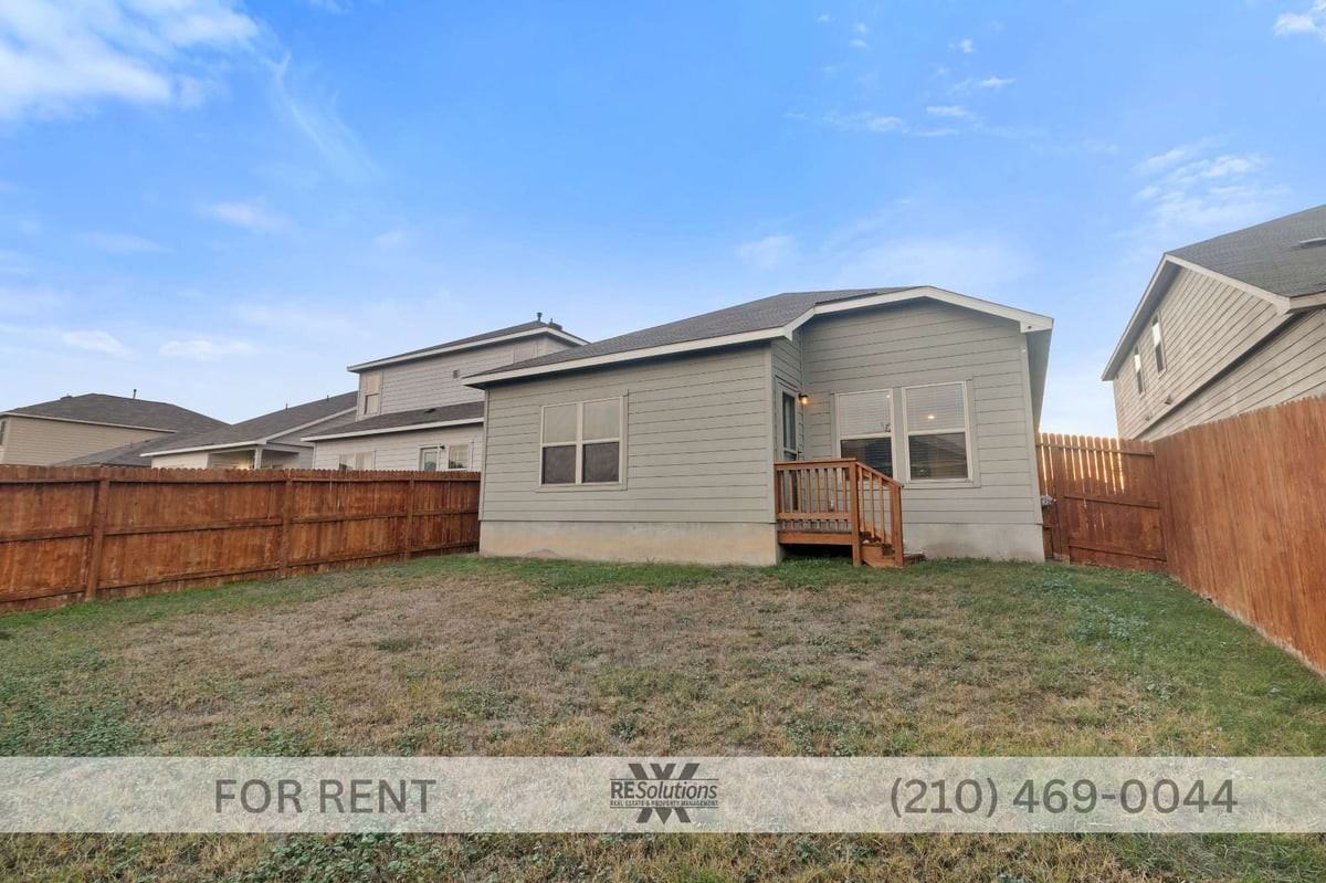 5526 Daniel Way - Photo 7 of 13