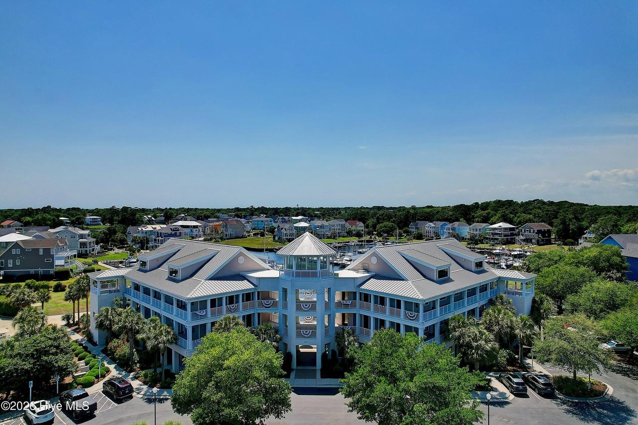 2571 Saint James Dr Se - Photo 2 of 44