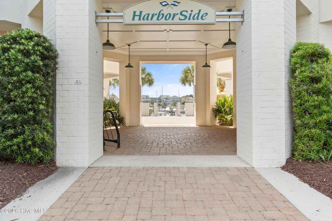 2571 Saint James Dr Se - Photo 3 of 44