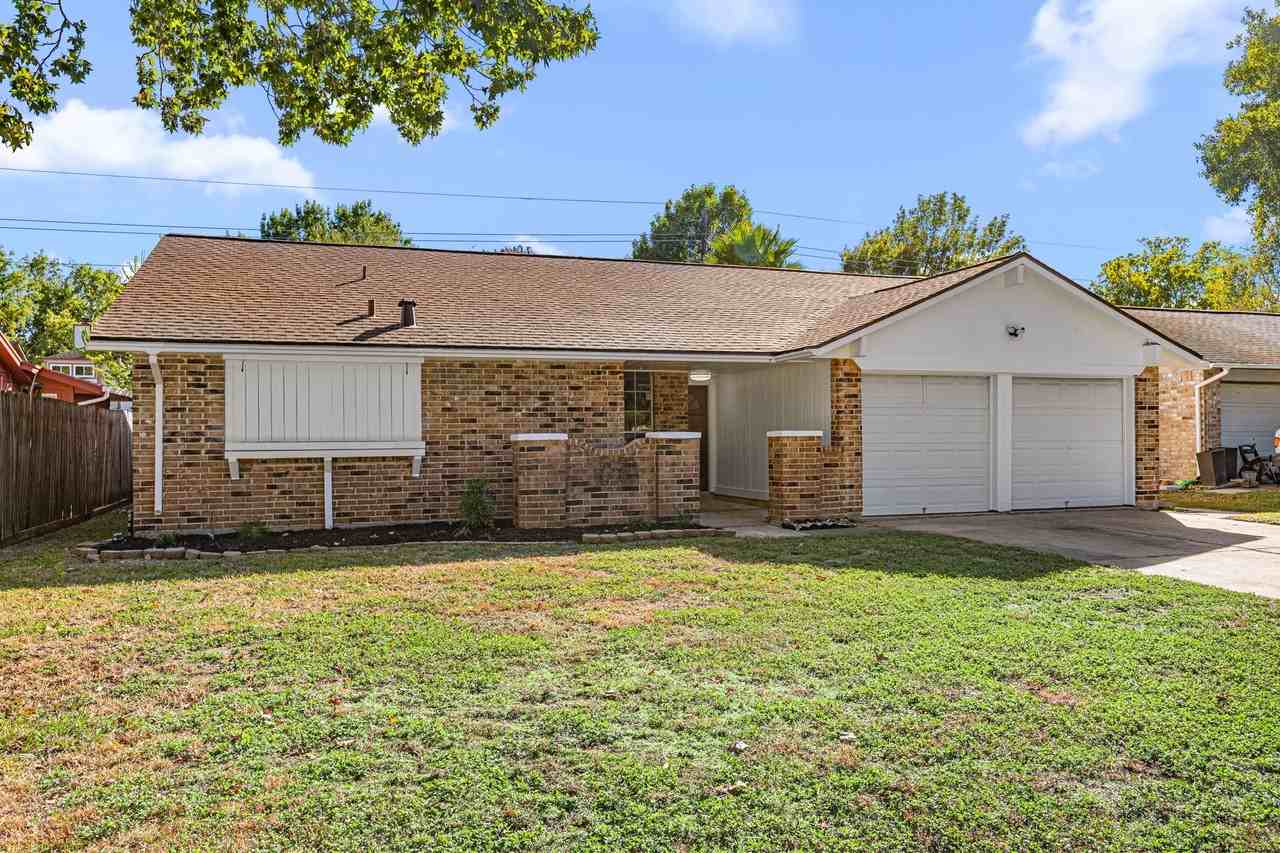 19411 Long Lake Dr - Photo 3 of 27