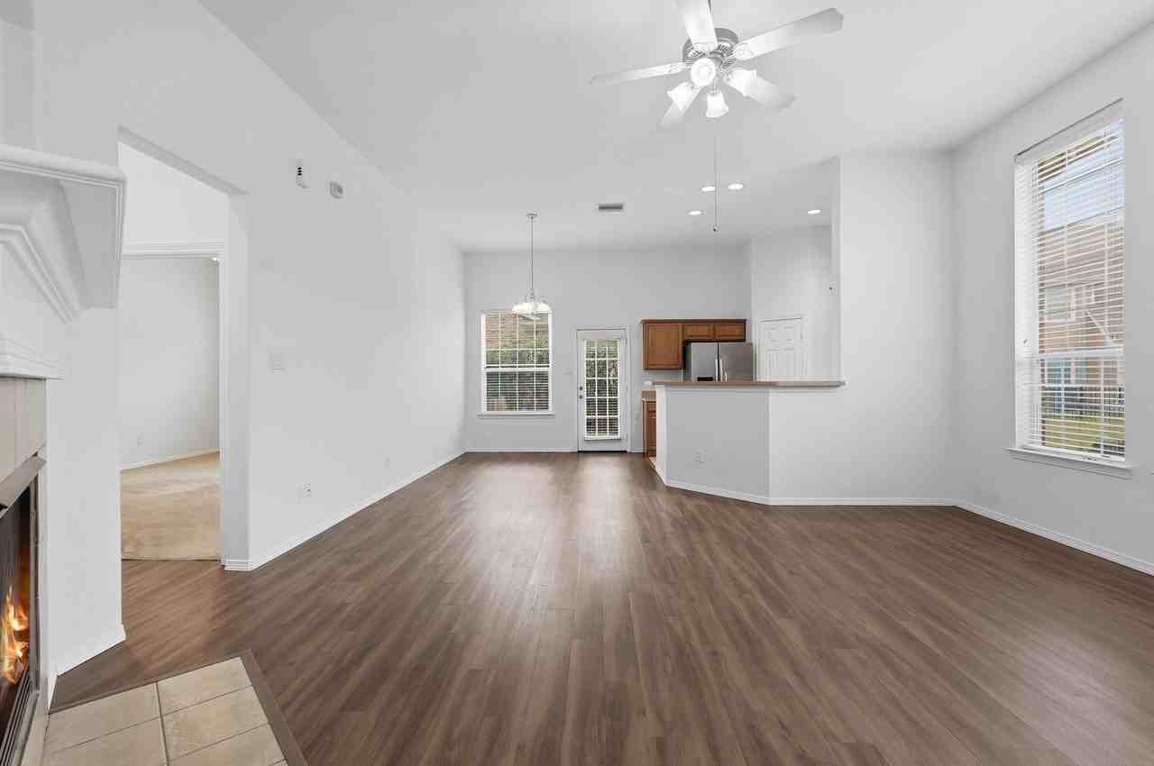 18612 Syndee Loch Ct - Photo 7 of 28