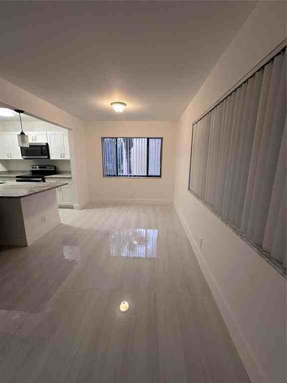 720 Meadows Cir - Photo 4 of 16