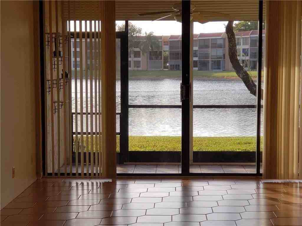 6010 Coral Lake Dr - Photo 4 of 23