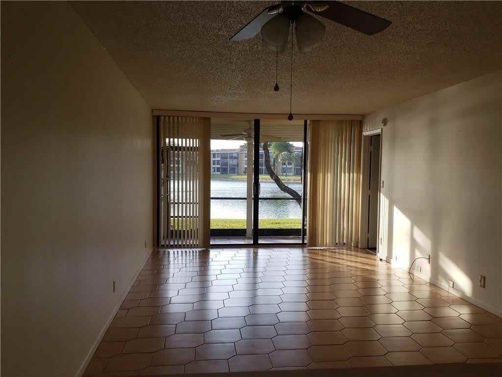 6010 Coral Lake Dr - Photo 7 of 23