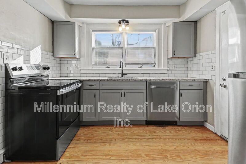 419 W Iroquois Rd - Photo 4 of 28