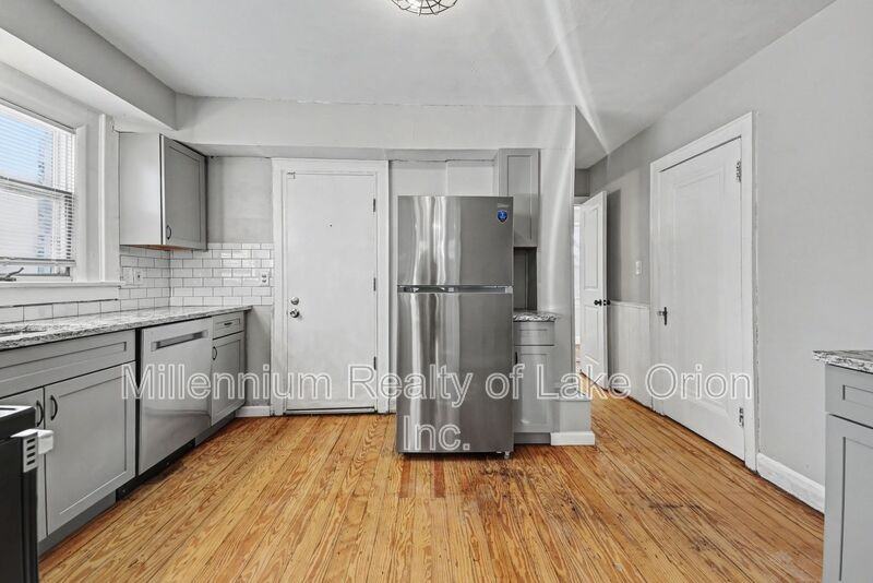 419 W Iroquois Rd - Photo 5 of 28