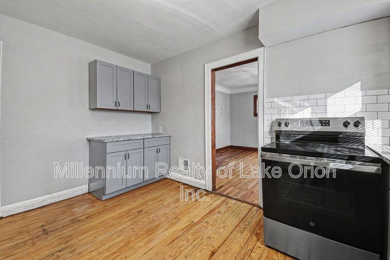 419 W Iroquois Rd - Photo 6 of 28