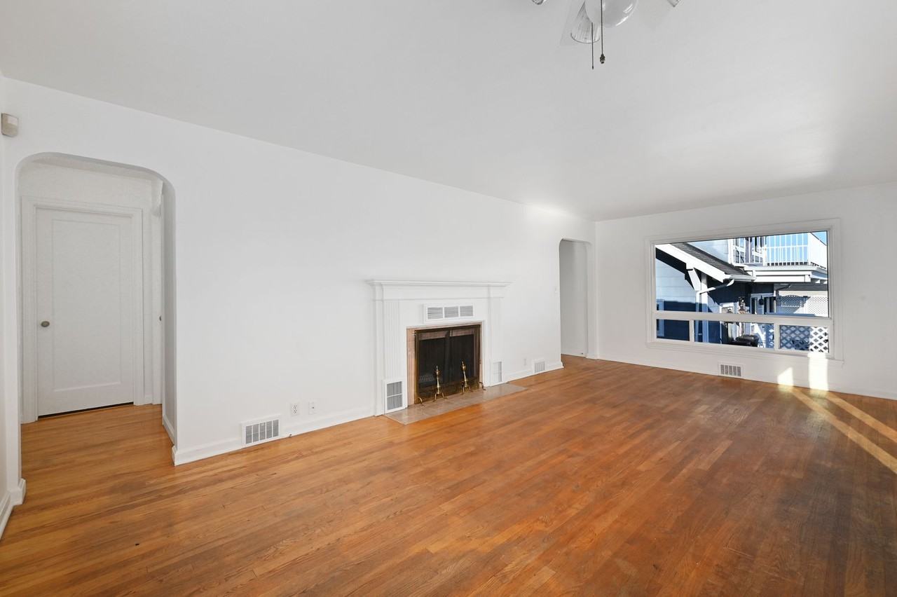 10440 65th Ave S - Photo 4 of 43