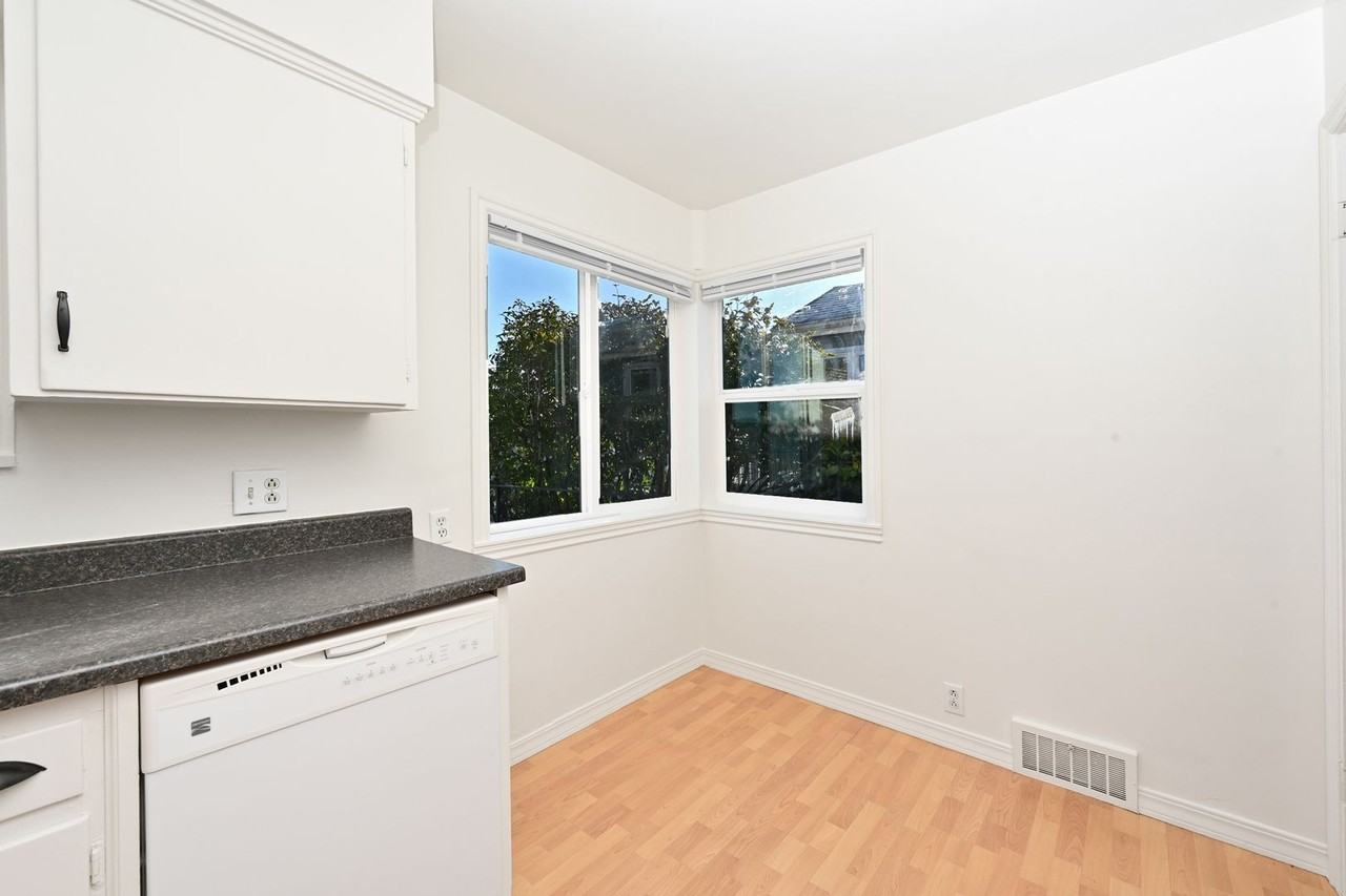 10440 65th Ave S - Photo 5 of 43