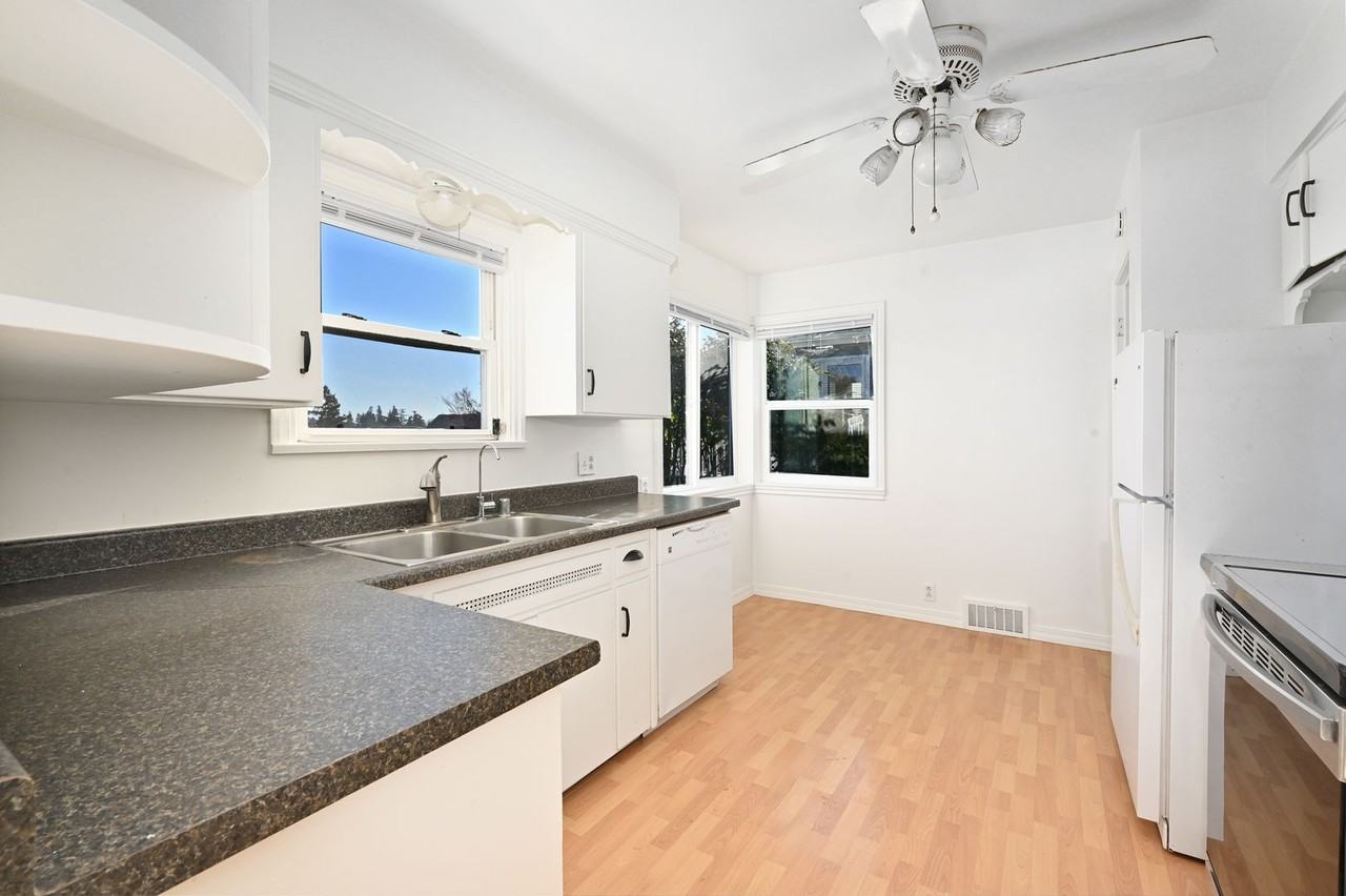 10440 65th Ave S - Photo 6 of 43