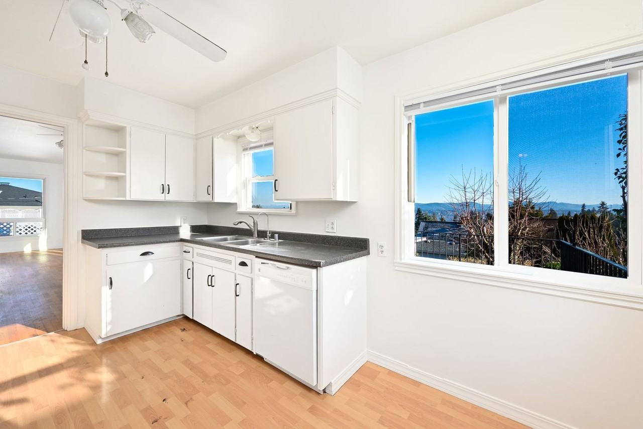 10440 65th Ave S - Photo 7 of 43