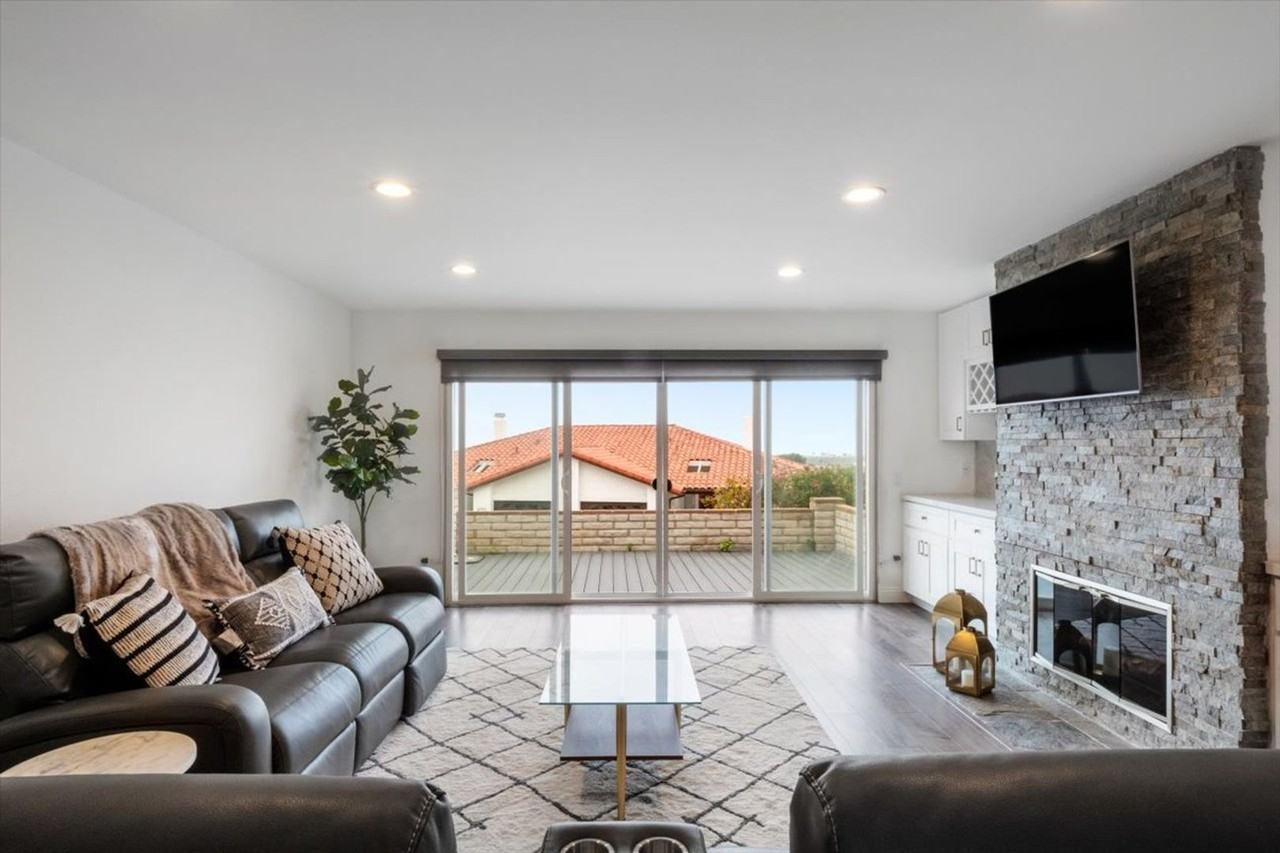 6739 Heath Ct - Photo 3 of 20