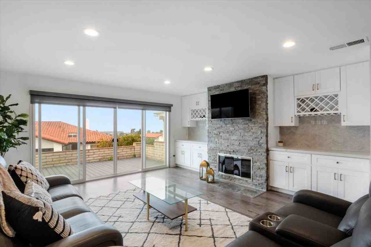 6739 Heath Ct - Photo 4 of 20