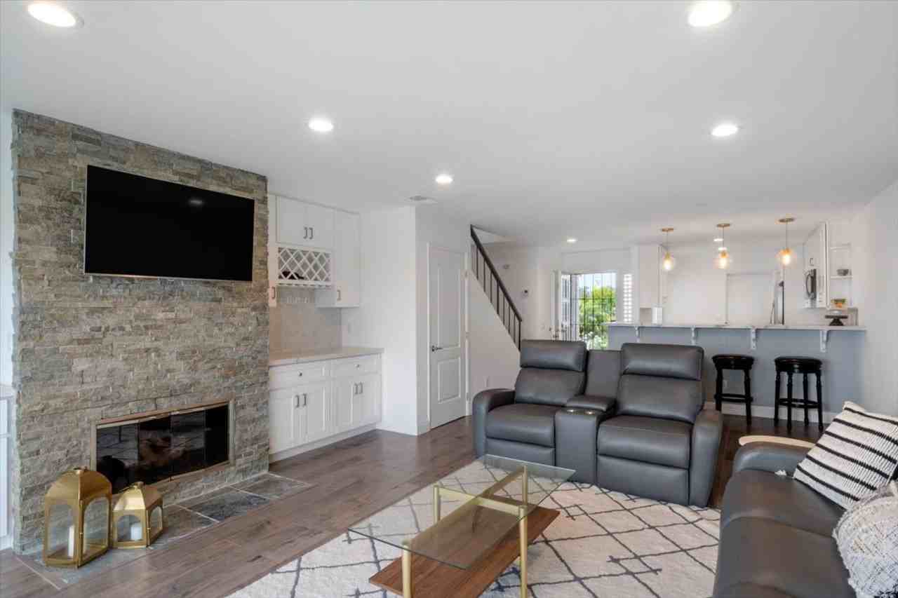 6739 Heath Ct - Photo 5 of 20