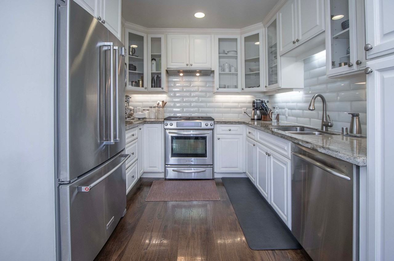 1025 Lombard St #1 - Photo 5 of 35