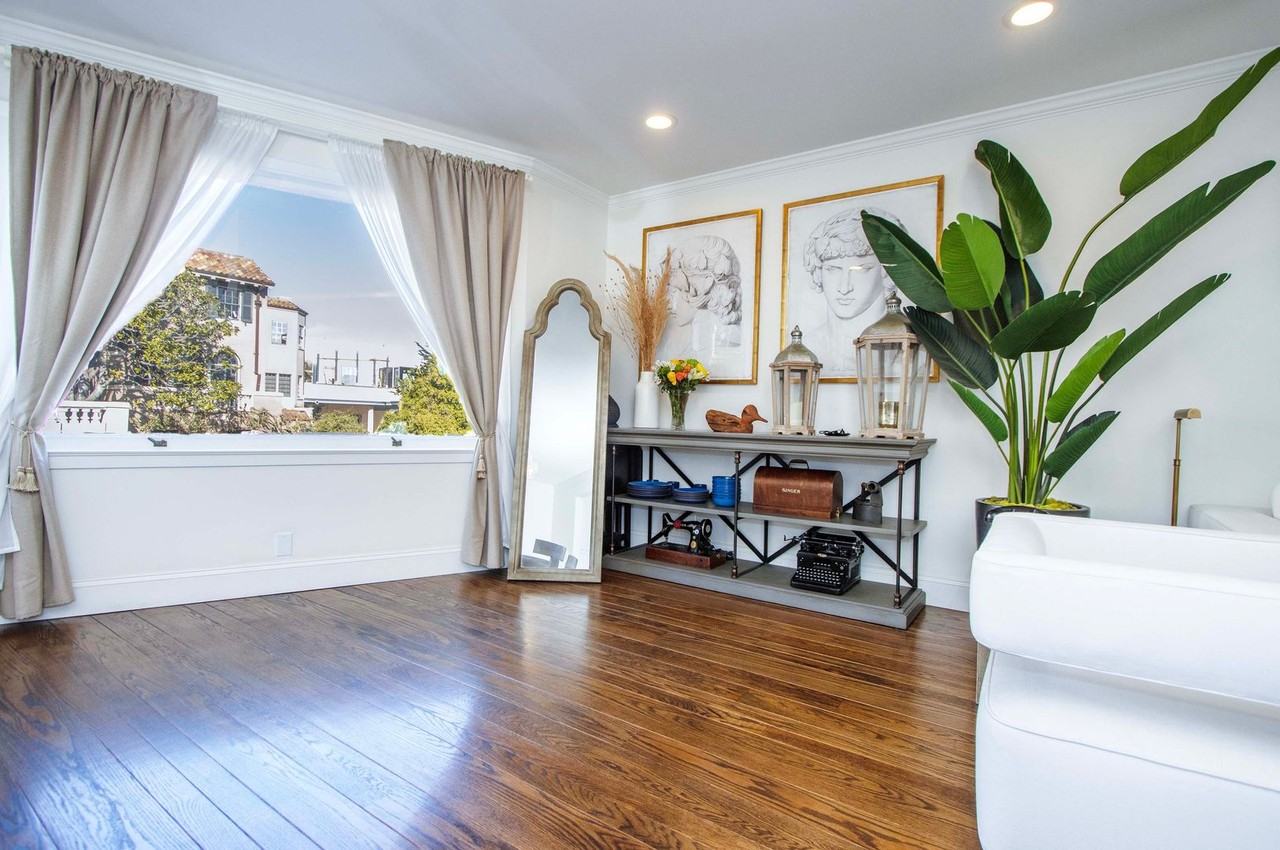 1025 Lombard St #1 - Photo 7 of 35