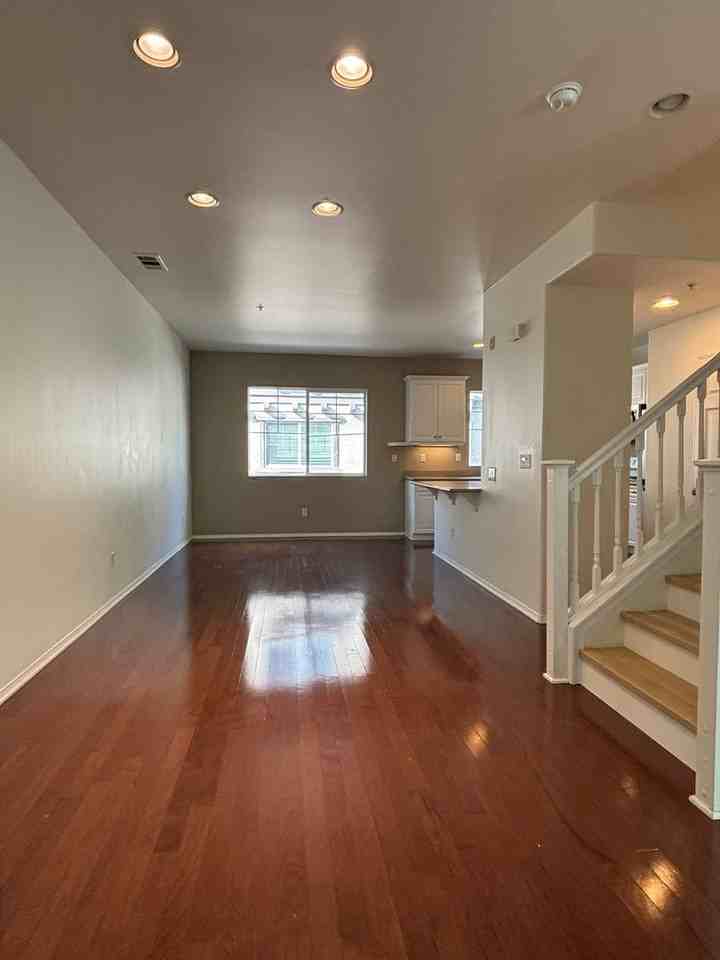 25916 Sandstone Ln - Photo 3 of 50