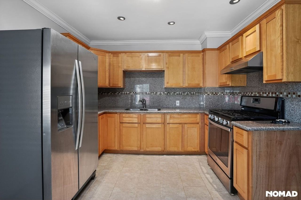 1206 105th Ave - Photo 2 of 19