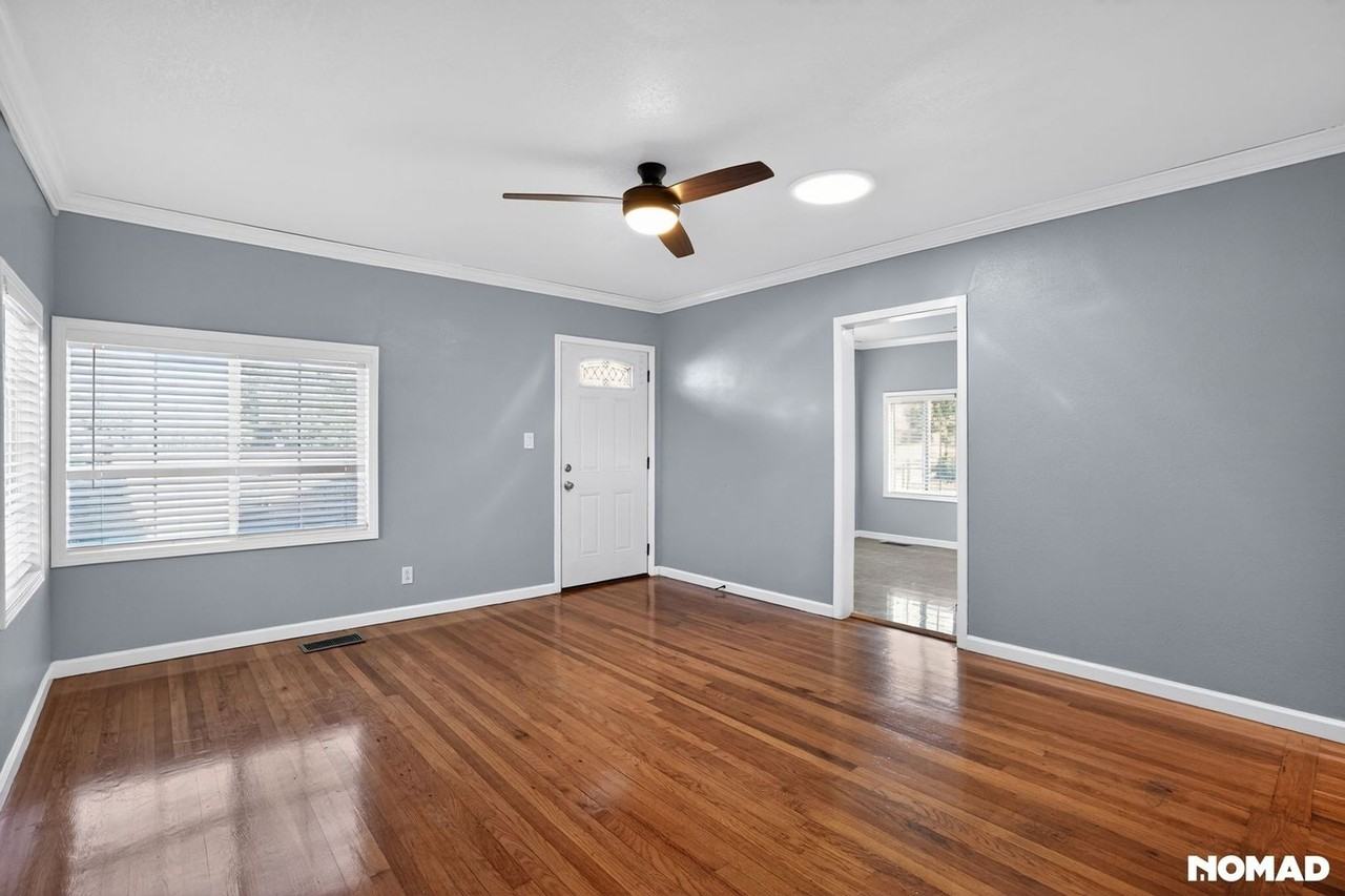 1206 105th Ave - Photo 5 of 19