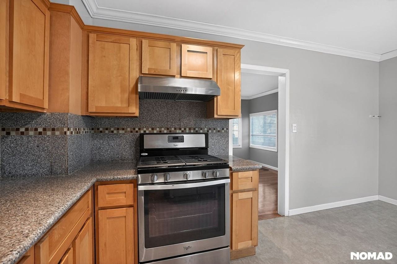 1206 105th Ave - Photo 3 of 19