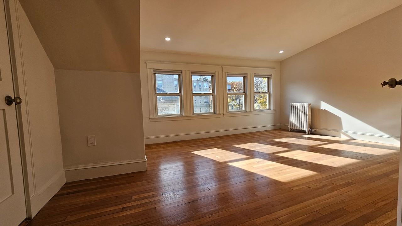 18 Gerard St - Photo 5 of 20