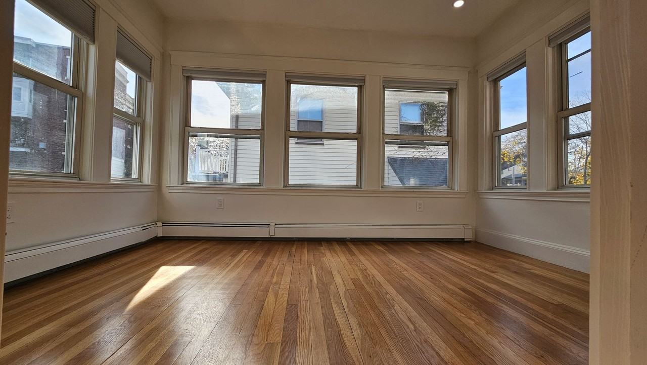 18 Gerard St - Photo 6 of 20
