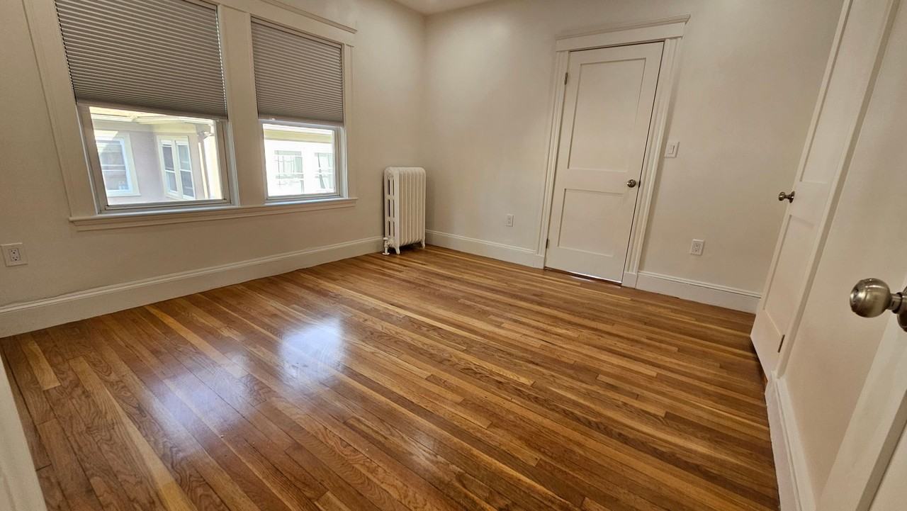 18 Gerard St - Photo 7 of 20