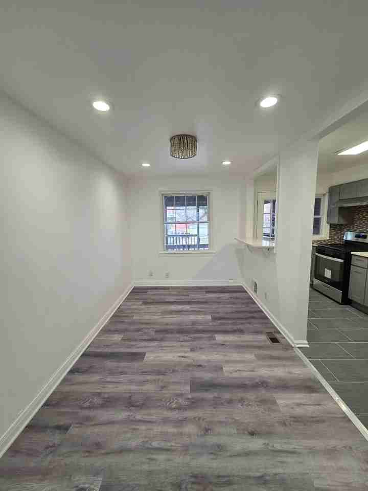 7526 Durwood Rd - Photo 2 of 13