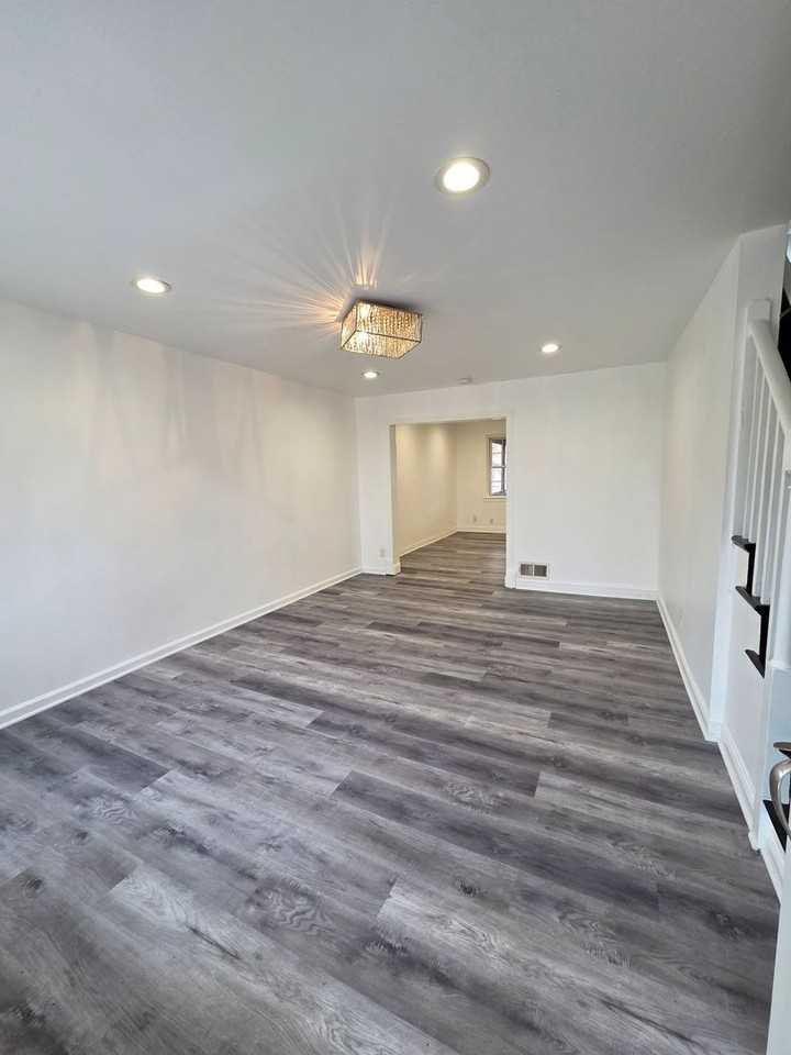 7526 Durwood Rd - Photo 3 of 13