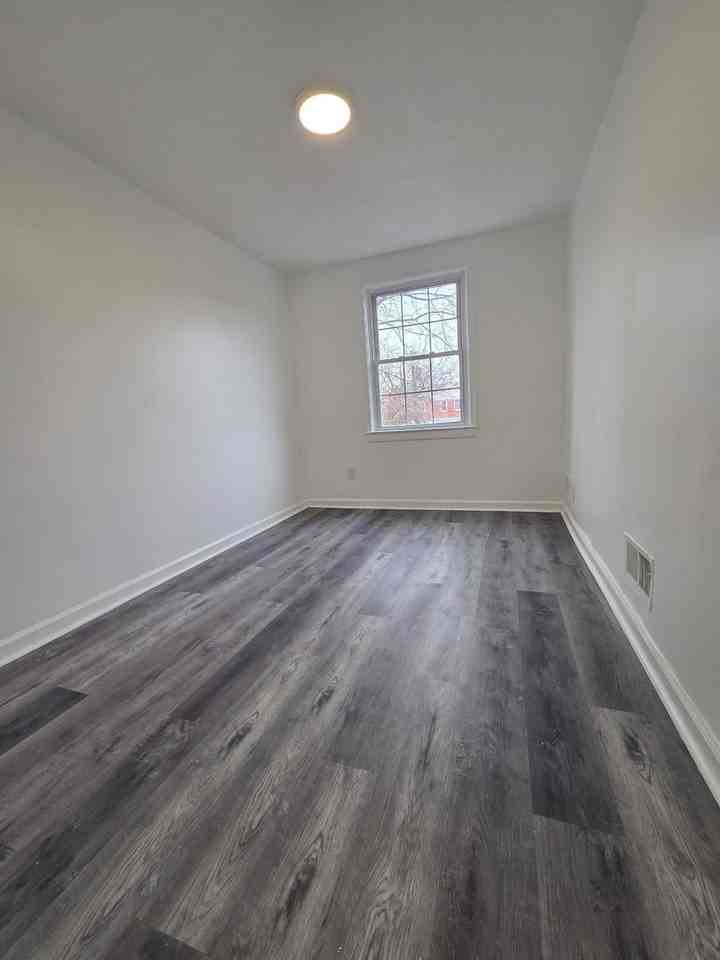 7526 Durwood Rd - Photo 6 of 13