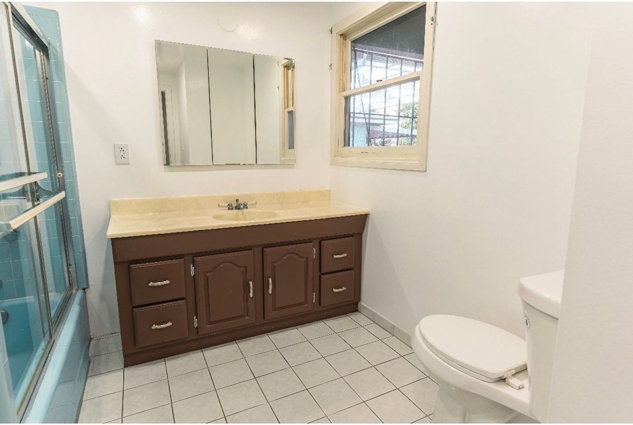 2101 W 187th St - Photo 4 of 12