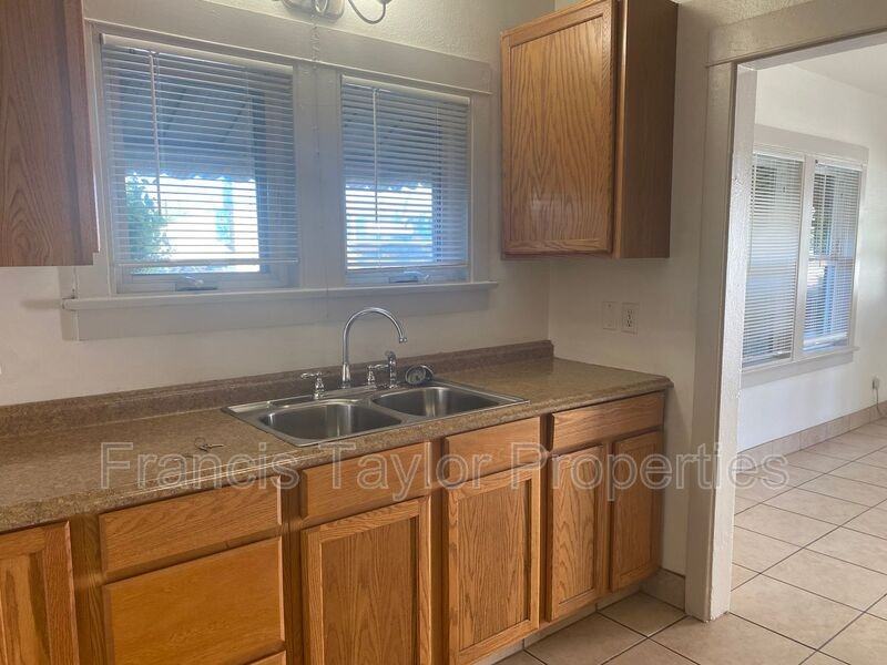 1214 S Escondido Blvd #12 - Photo 5 of 12