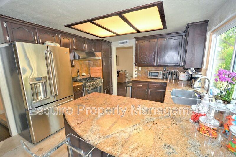 6519 Bayberry St - Photo 4 of 19