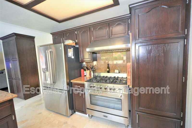 6519 Bayberry St - Photo 5 of 19