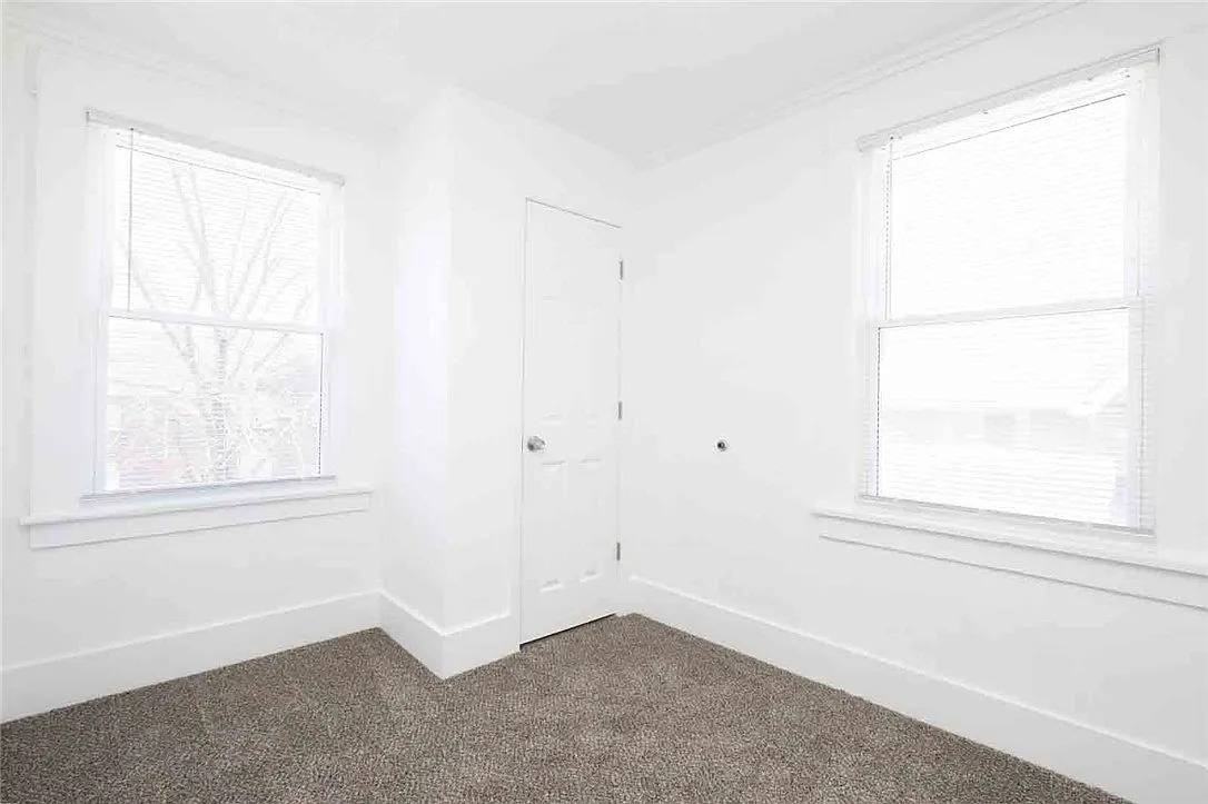 1123 24th St - Photo 2 of 11