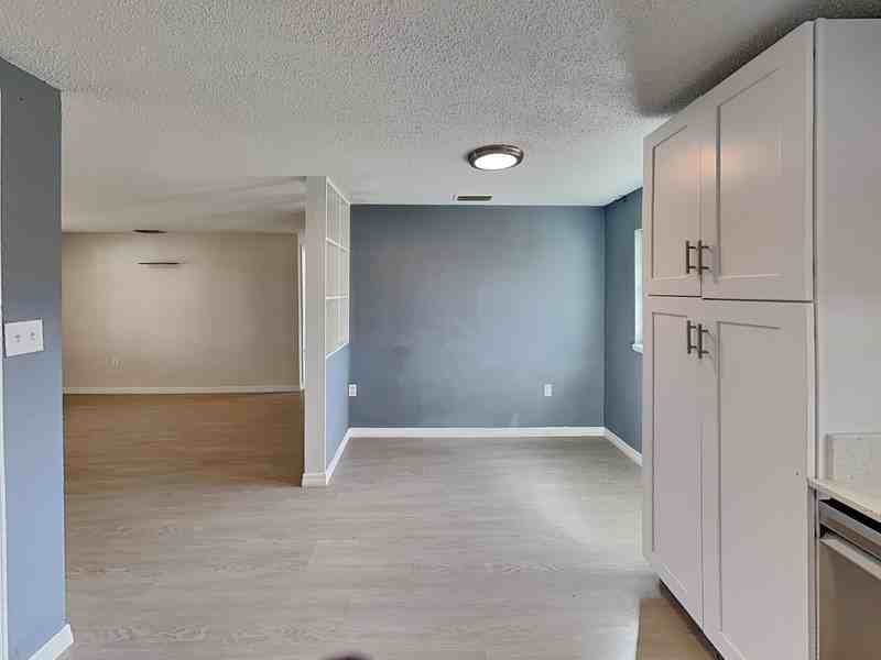 502 Dunbar Ave - Photo 7 of 17