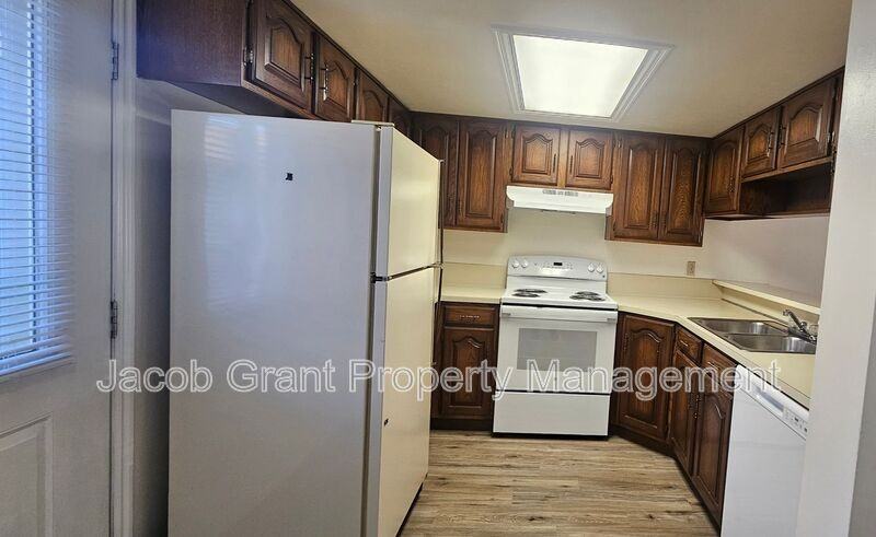 747 Whittier St - Photo 5 of 14